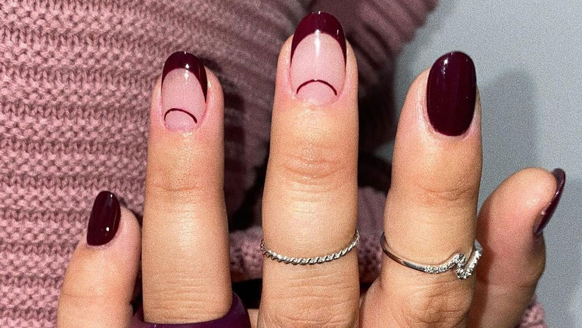 Το dark french manicure είναι η τάση που αξίζει να δοκιμάσετε φέτος τον χειμώνα!