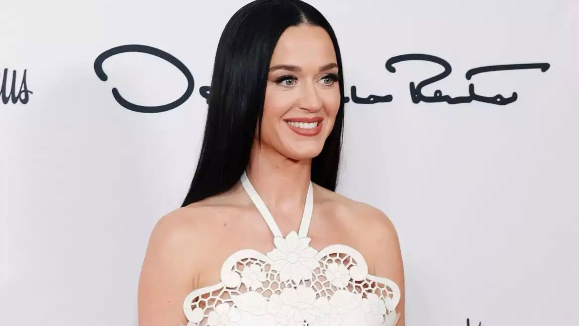 Katy Perry: Σε ρόλο μοντέλου με το πιο εντυπωσιακό beauty look που έχουμε δει τελευταία