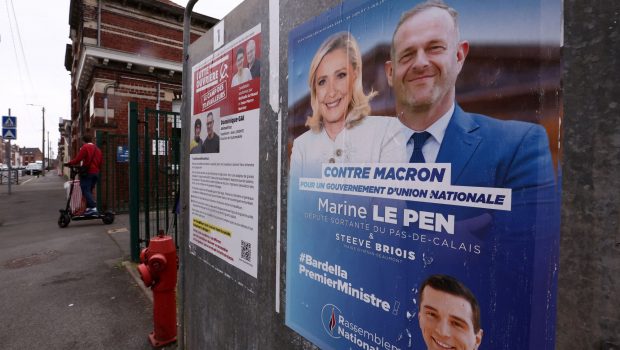 Εκλογές στη Γαλλία: Σε περίπου 300 από τις 577 μονοεδρικές περιφέρειες έχουν προκριθεί τρεις υποψήφιοι