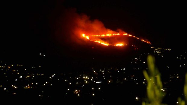 Φωτιά Ζάκυνθος: Δύσκολη νύχτα για τους κατοίκους ορεινών κοινοτήτων