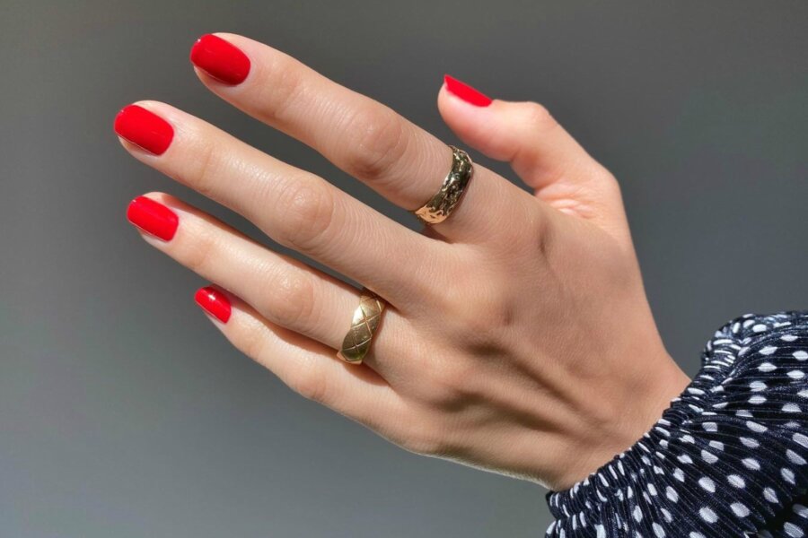 Το σχήμα νυχιών που πρέπει να επιλέξετε αν θέλετε τα δάχτυλά σας να δείχνουν πιο μακριά
