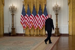 ΗΠΑ: Για πρώτη φορά Δημοκρατικός βουλευτής ζητά από τον Μπάιντεν να αποσυρθεί από την εκλογική κούρσα