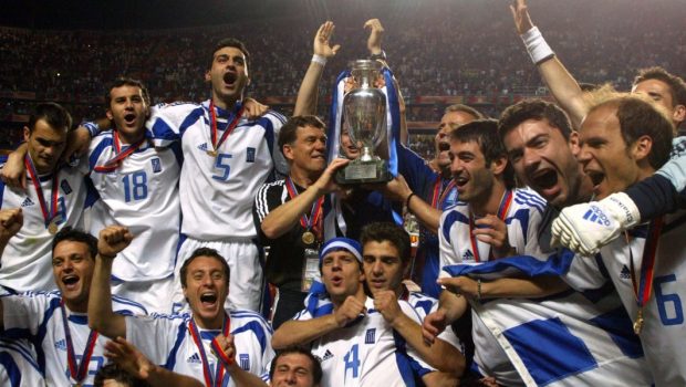 «Στον έβδομο ουρανό όλοι αδέρφια»: 20 χρόνια μετά το… Έβερεστ του ελληνικού ποδοσφαίρου (vid)