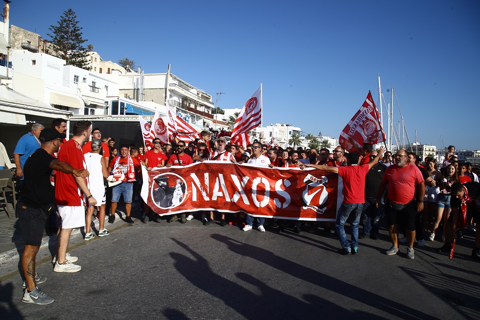 Χαμός και στη Νάξο για τις ευρωπαϊκές κούπες του Ολυμπιακού (pics)