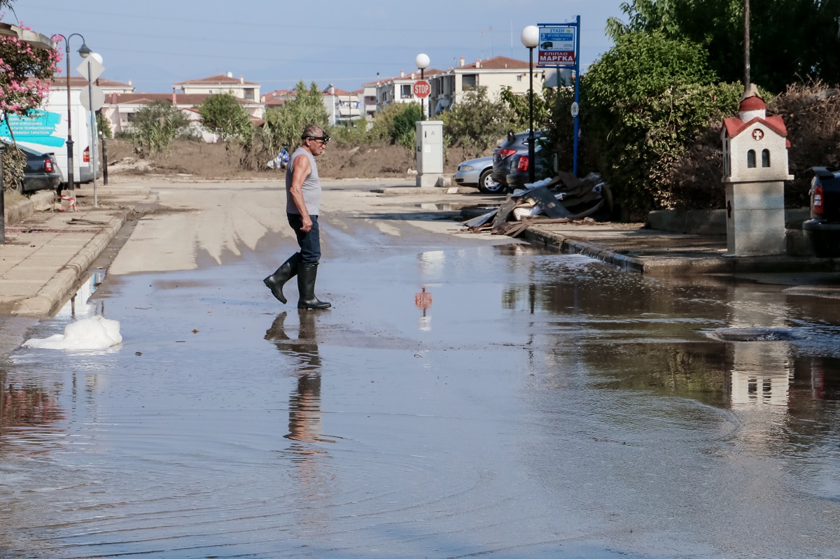 ΚΑΤΑΣΤΡΟΦΕΣ ΣΤΗ ΣΥΝΟΙΚΙΑ ΓΙΑΝΝΟΥΛΗ ΣΤΗ ΛΑΡΙΣΑ ΑΠΟ ΤΙΣ ΠΛΗΜΜΥΡΕΣ  (ΛΕΩΝΙΔΑΣ ΤΖΕΚΑΣ/EUROKINISSI)