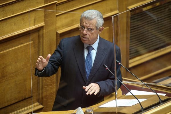 Βλάχος: Η ερώτηση για τα κόκκινα δάνεια χρήσιμη για την κυβέρνηση – Ο Σαλμάς παραπέμπεται για καταγγελίες