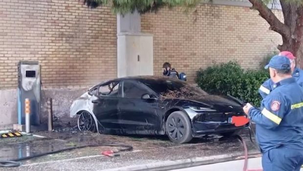 Χαλάνδρι: Τι συνέβη με το Tesla που πήρε φωτιά