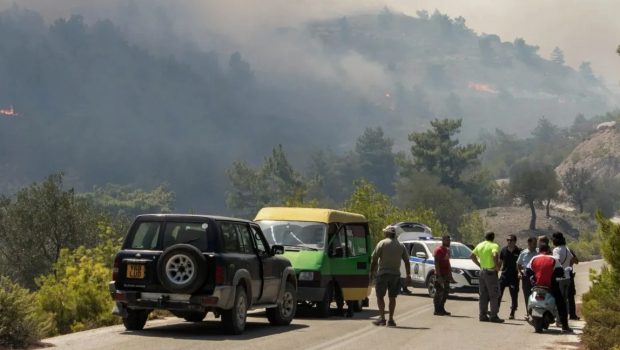 Φωτιά στην Ηλεία: Καίει στην περιοχή Εφύρα - Ισχυρές πυροσβεστικές δυνάμεις στη «μάχη» της κατάσβεσης