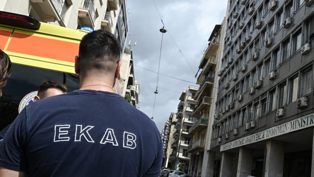 Θεσσαλονίκη: Αυτοκίνητο παρέσυρε μηχανή στην οποία επέβαινε ζευγάρι