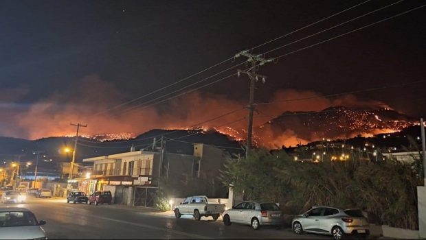 Πύρινος εφιάλτης στο Ξυλόκαστρο: Μήνυμα από το 112 απομάκρυνσης των κατοίκων στον Πύργο Κορινθίας