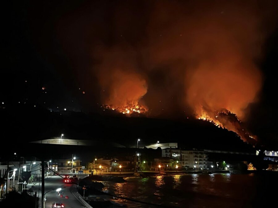 Φωτιά στην Κορινθία - Έκλεισε η εθνική οδός Πατρών - Κορίνθου και στα δύο ρεύματα