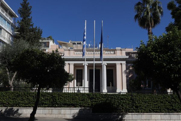 ΝΔ: Τελικά ποιόν (τι) φοβάται το Μαξίμου; Οι αναγνώσεις για το δίδυμο Νίκου Ανδρουλάκη – Χαρη Δούκα στις εκλογές του ΠΑΣΟΚ