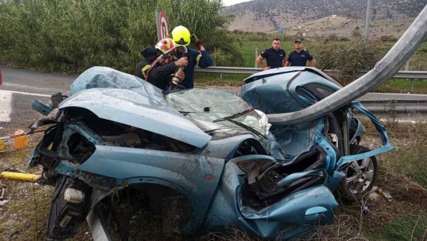 Τροχαίο με έναν νεκρό στα Τρίκαλα - ΙΧ καρφώθηκε στα προστατευτικά κάγκελα