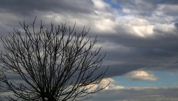 Φθινοπωρινός καιρός και την Κυριακή – Μικρή άνοδος της θερμοκρασίας από Δευτέρα