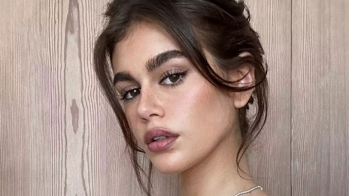 Kaia Gerber: Το brow look της παραμένει hot τάση στο μακιγιάζ