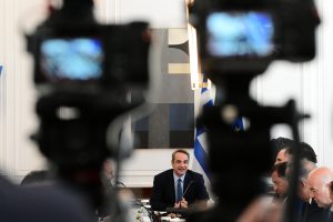 Η… διμέτωπη επαγρύπνηση της Νέας Δημοκρατίας κρίνεται αναγκαία με βάση τα ποιοτικά δεδομένα των γκάλοπ της τρέχουσας περιόδου