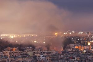 Iσραηλινό σφυροκόπημα κοντά στο νοσοκομείο Χαρίρι: Τουλάχιστον τέσσερις νεκροί και 32 τραυματίες