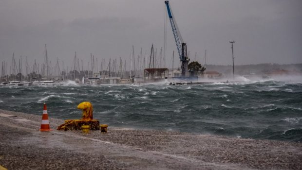 Καιρός: Έκτακτο δελτίο θυελλωδών ανέμων - Ποιες περιοχές θα «χτυπήσουν»