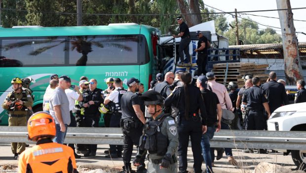 Ισραήλ: Φορτηγό έπεσε πάνω σε στάση λεωφορείου κοντά στο Τελ Αβίβ - 16 τραυματίες, οι τέσσερις σοβαρά