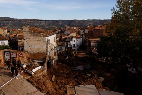 Στιγμιότυπο από τις καταστροφικές πλημμύρες στην Ισπανία - Το μήνυμα του Κυριάκου Μητσοτάκη