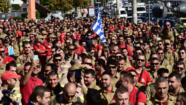 Τι απαντούν πηγές του υπουργείου Πολιτικής Προστασίας στους εποχικούς πυροσβέστες - Συγκέντρωση διαμαρτυρίας