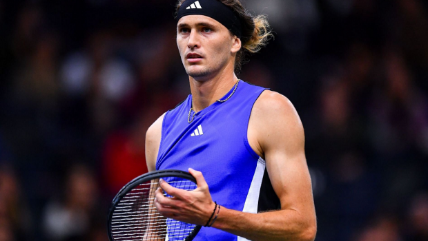 Με Ζβέρεφ ο Τσιτσιπάς στα προημιτελικά του Paris Masters (vid)