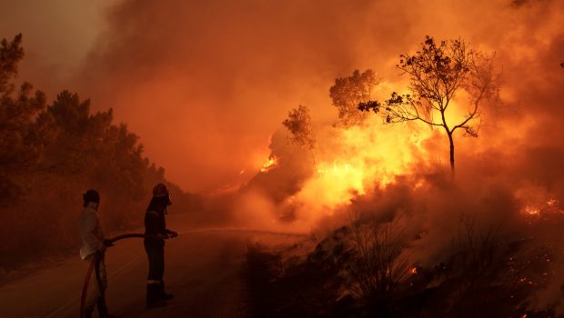 Κρήτη: Συνεχίζεται η μάχη με τις φλόγες στην Κίσσαμο – Μαίνεται η φωτιά