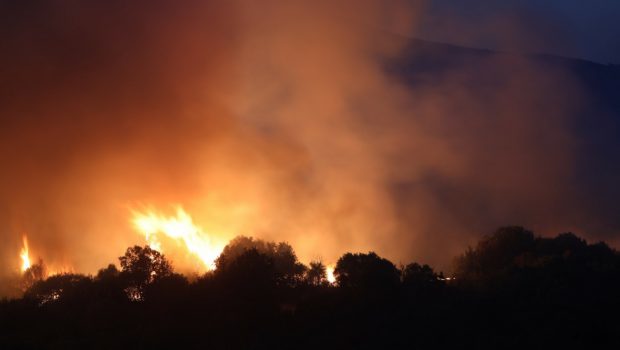 Φωτιά τώρα στην Καστοριά | in.gr