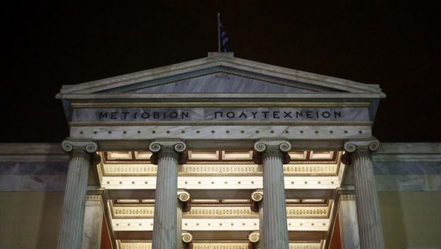 Φωτιά στο Πολυτεχνείο | in.gr