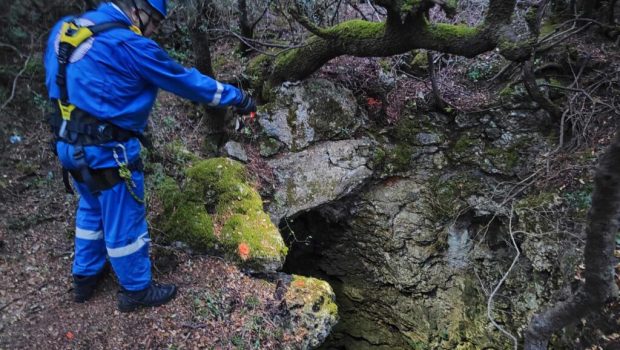 Πρέβεζα: 19χρονος παγιδεύτηκε σε σπήλαιο βάθους 20 μέτρων - Μεγάλη επιχείρηση απεγκλωβισμού