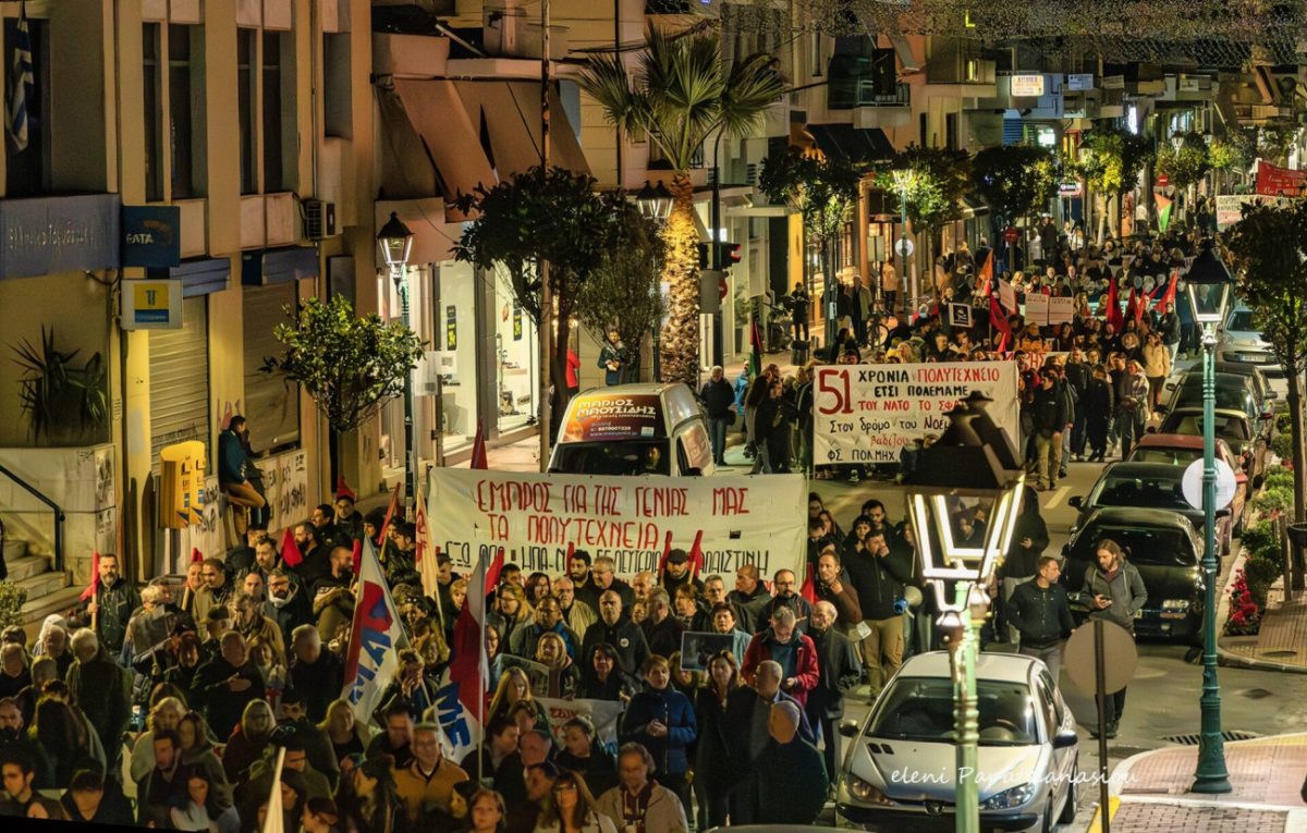 Βόλος-Πολυτεχνείο: Διαδηλωτές πέταξαν πέτρες σε αστυνομικούς - Ένταση και ρίψη χημικών