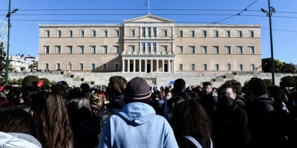 Ώρα δράσης: Το ΠΑΣΟΚ καλείται να μην (ξανά)χαθεί στη μετάφραση και ο ΣΥΡΙΖΑ να αποδείξει ότι αντέχει