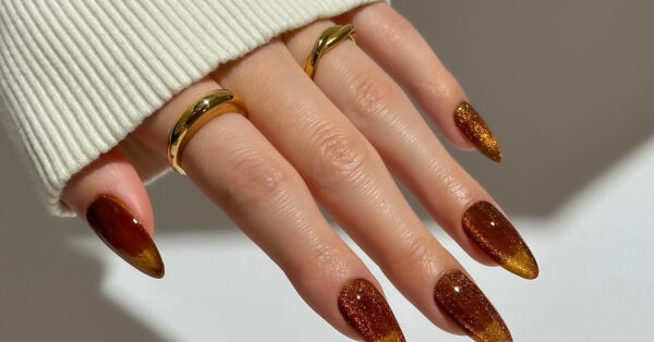 Cinnamon Glazed Nails: Η πιο cozy επιλογή για το μανικιούρ της σεζόν