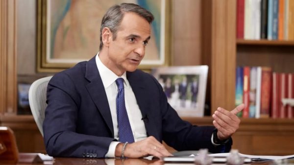 Μητσοτάκης: Δεν υπάρχει θέμα πρόωρων εκλογών – Τι είπε για Σαμαρά, Καραμανλή και Τουρκία