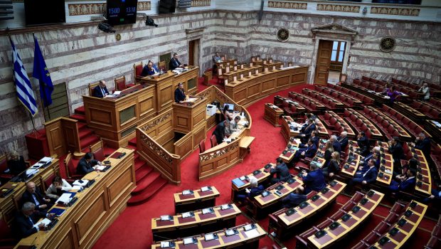 Βουλή: Ψηφίστηκαν οι ρυθμίσεις για την ενίσχυση του ΕΣΥ - Τι αλλάζει