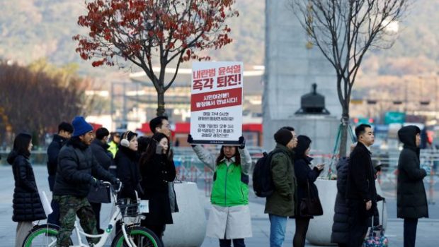 Νότια Κορέα: Η παραμονή του προέδρου συνεπάγεται «μεγάλο κίνδυνο», δηλώνει ο αρχηγός του κόμματός του