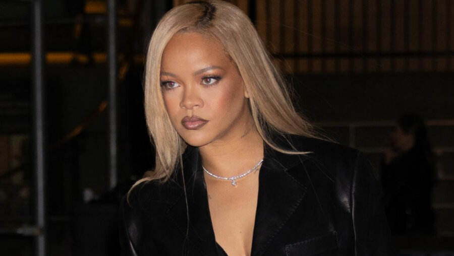 Αυτό το beauty look της Rihanna είναι μια ιδανική πρόταση για τα parties των γιορτών