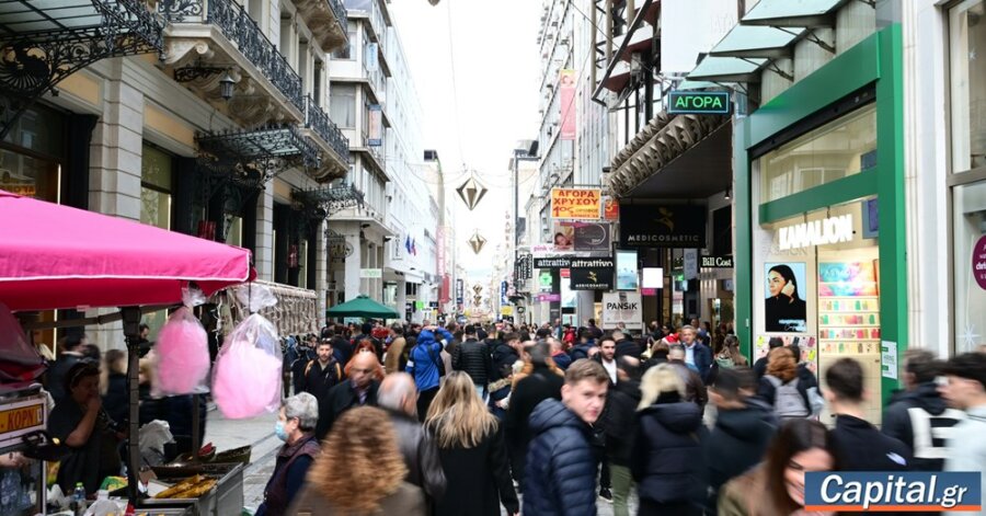 Κορυφώνεται η κίνηση στην εορταστική αγορά