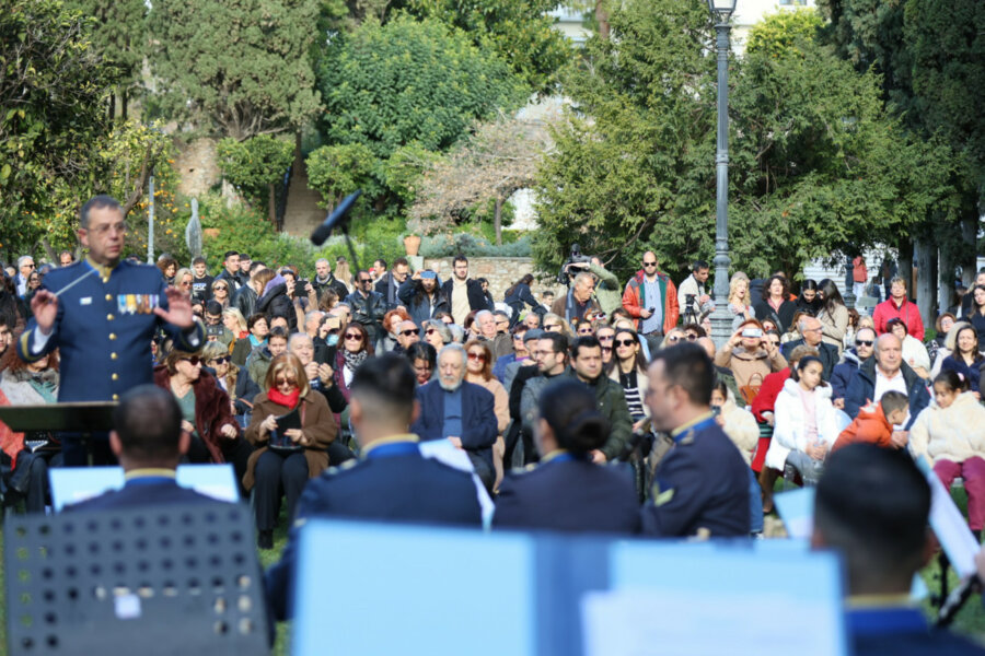 Χριστουγεννιάτικη εκδήλωση στον κήπο του Προεδρικού Μεγάρου, παρουσία Σακελλαροπούλου