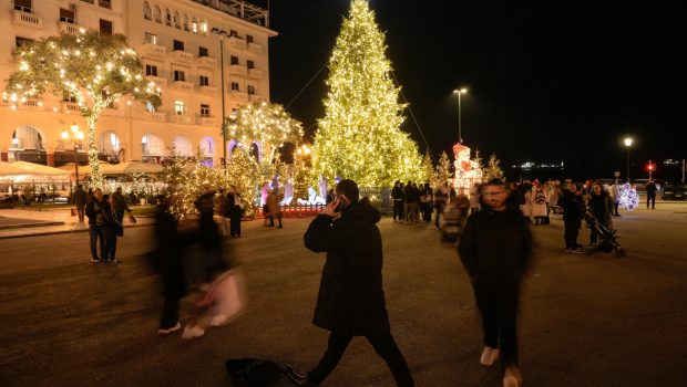 Θεσσαλονίκη: Μουσικό πάρτι και φαντασμαγορικό θέαμα την παραμονή της Πρωτοχρονιάς στο Λευκό Πύργo