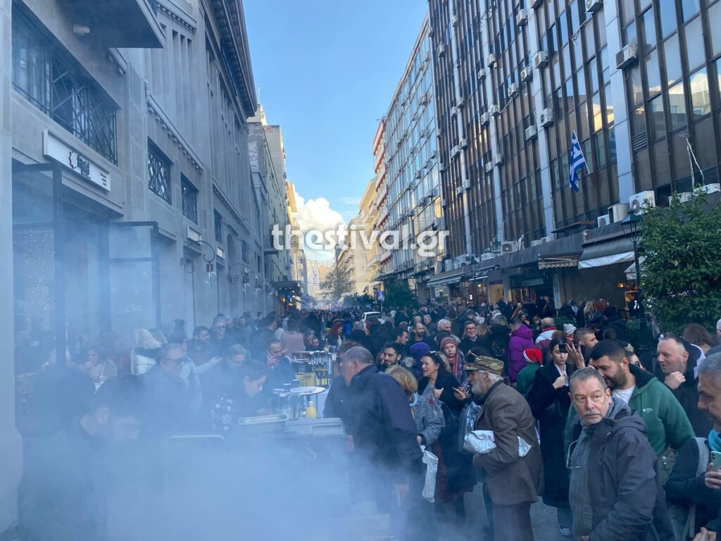 Όλη η Θεσσαλονίκη μια... ψησταριά - Γλέντι με χριστουγεννιάτικο κέφι στη Βασιλέως Ηρακλείου