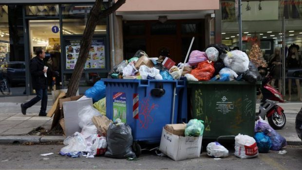 «Πόλεμος με τα σκουπίδια στη Θεσσαλονίκη» - Μαζεύτηκαν διπλάσιοι τόνοι απορριμμάτων από μια τυπική μέρα