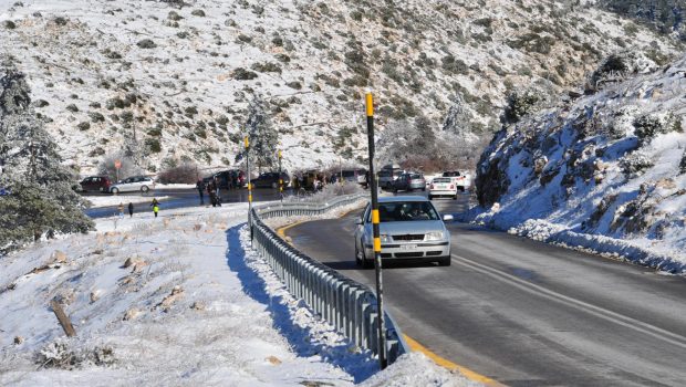 Αττική: Επιμένουν τα προβλήματα - Διακόπηκε η κυκλοφορία στην Πάρνηθα