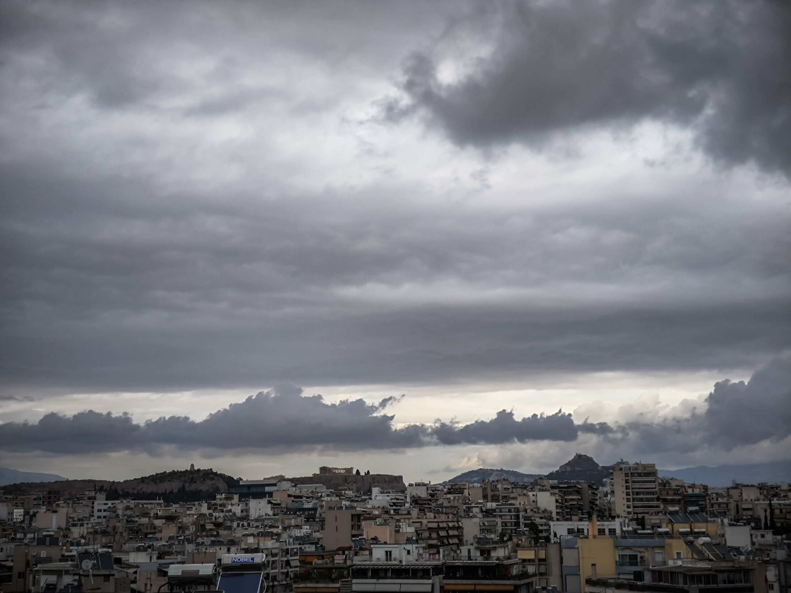 ΣΥΝΝΕΦΙΑ ΠΑΝΩ ΑΠΟ ΤΗΝ ΑΘΗΝΑ (ΓΙΩΡΓΟΣ ΚΟΝΤΑΡΙΝΗΣ/EUROKINISSI)