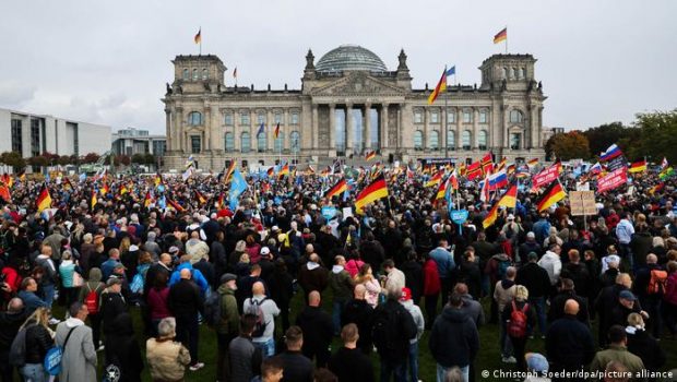 Γερμανία: Μυστική συνάντηση βουλευτών της AfD με νεοναζιστικές ομάδες στην Ελβετία