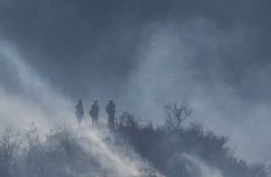 Λος Άντζελες: Μαίνεται ο πύρινος εφιάλτης – Αναμένεται ενίσχυση των ανέμων