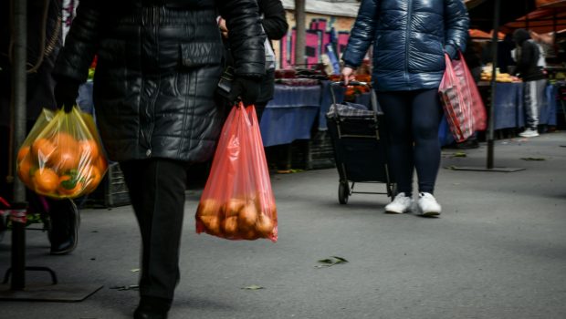 Φρούτα και λαχανικά με φυτοφάρμακα - Τι αποκάλυψαν οι έλεγχοι