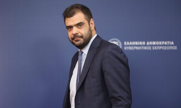 Επίθεση κυβέρνησης σε Ανδρουλάκη: Μάς αποκάλυψε ότι ψηφίζοντας ΠΑΣΟΚ παίρνεις πακέτο ΣΥΡΙΖΑ 