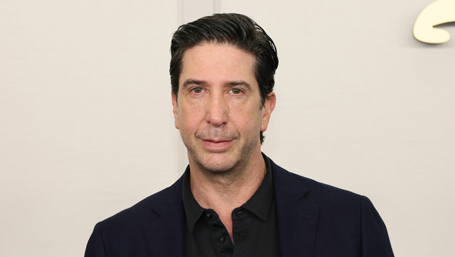 David Schwimmer για τη φήμη που απέκτησε από τα «Φιλαράκια» - «Μας ακολουθούσαν 3 ή 4 αυτοκίνητα όπου κι αν πηγαίναμε»