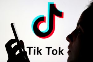 Tik Tok: Πλησιάζουν οι τίτλοι τέλους – Μπορεί ο Τραμπ να σώσει την εφαρμογή;